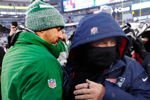 Aaron Rodgers asistió al cierre de temporada de Jets tras polémica a mitad de semana