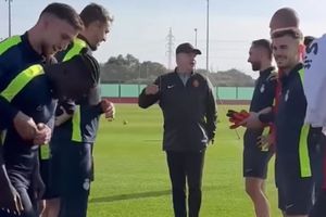 Javier Aguirre festeja su cumpleaños 65 con 'regalito' de sus jugadores en la 'pamba'