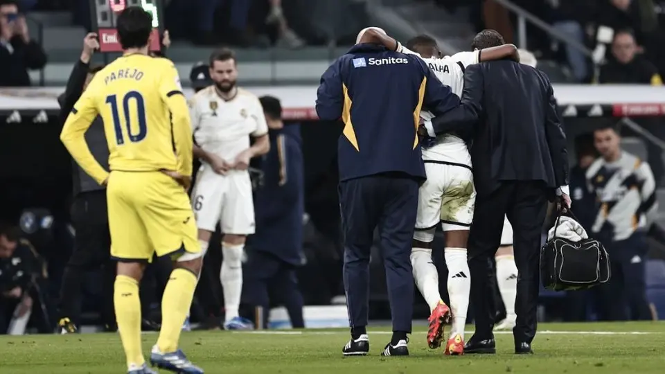 David Alaba sale lesionado en la victoria del Real Madrid ante el Villarreal