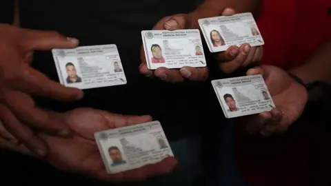 Credencial INE 2024: ¿Cuándo debo renovar mi credencial de elector si vence este año?