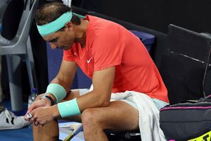 ¡Nueva lesión! Rafa Nadal sufre desgarro y se baja del Australian Open