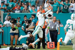 Jalen Ramsey sella victoria de Dolphins ante Raiders con intercepción en último minuto