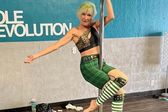 ¡Bailarina de pole dance a los 75 años! Conoce la historia