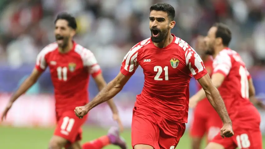 Nizar Alrashdan celebra tras anotar el tercer gol de Jordania | AP