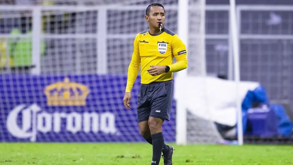 Árbitro del México vs Honduras suma larga lista de polémicos trabajos