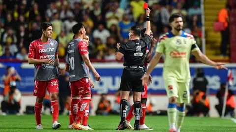 América vs Necaxa: Dos rojas en menos de 45 minutos en el Estadio Victoria