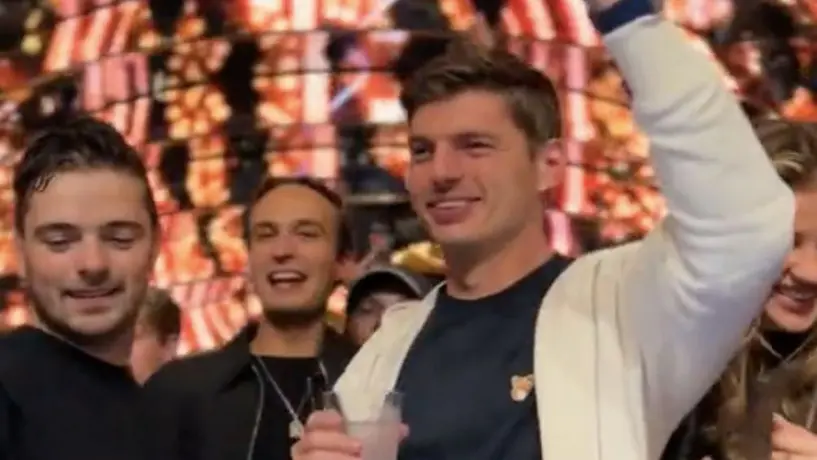 Max Verstappen fue captado celebrando el subcampeonato de Checo Pérez en Las Vegas