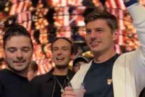 Max Verstappen fue captado celebrando el subcampeonato de Checo Pérez en Las Vegas