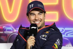 ¡Disfrutando al máximo! Checo Pérez asiste al Azteca para ver a RBD y fue captado cantando