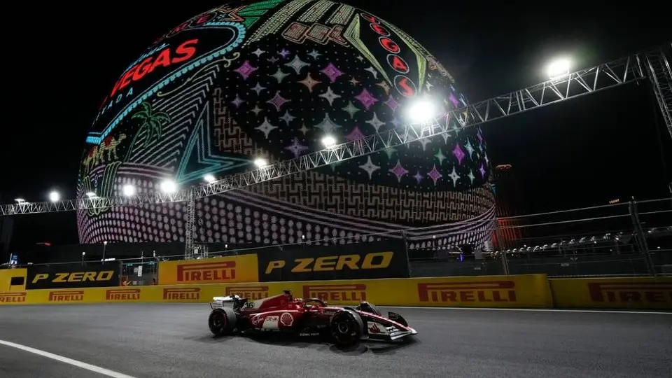 Charles Leclerc consigue la pole position en el GP de Las Vegas; 'Checo' Pérez largará undécimo