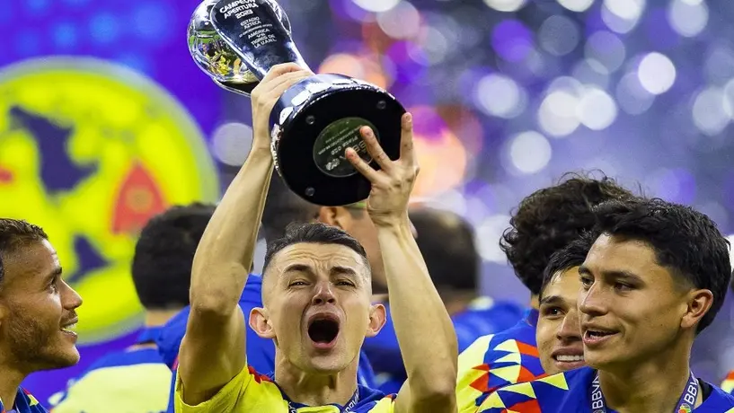 ¡Águila hasta en la piel! Fidalgo se tatúa en honor a la '14' de América