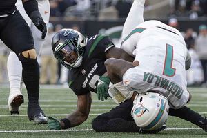 ¿Otra lesión? Tua Tagovailoa sufre un escalofriante corte contra los Jets