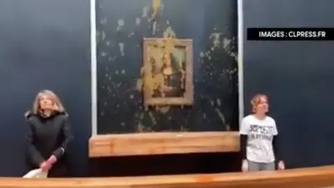 Le avientan sopa a la Mona Lisa en el Museo de Louvre de París, Francia; te contamos qué pasó
