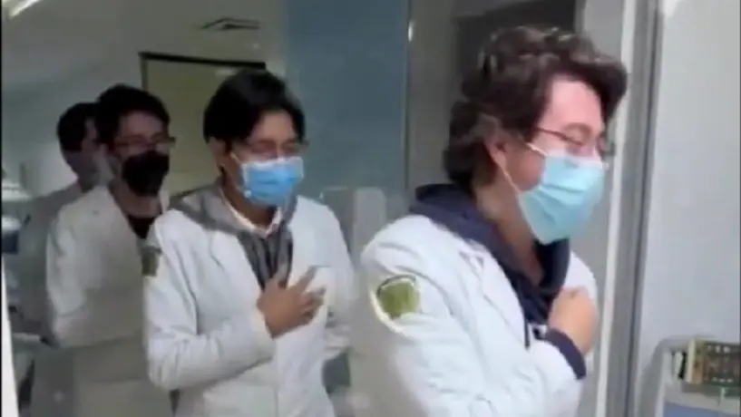 Internos del IMSS en Toluca deslumbran con vals de XV años a paciente hospitalizada