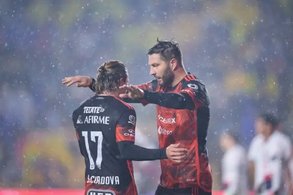 ¡Le pegan a Chivas! Sebastián Córdova fue el héroe en la victoria de Tigres
