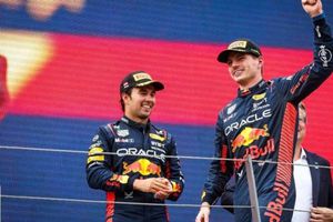 F1: Max Verstappen y 'Checo' Pérez hacen equipo en una carrera de aerodeslizadores