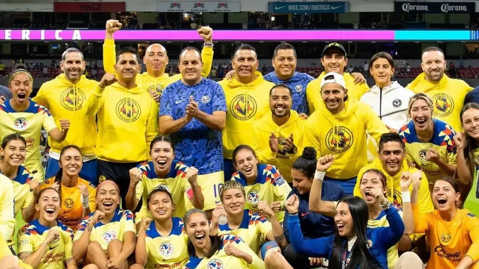 América Femenil recibe a Cuauhtémoc Blanco con su famoso festejo
