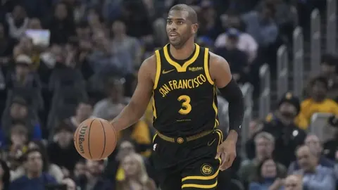 Chris Paul, guardia de los Warriors, se lesionó la mano y tendrá que ser operado