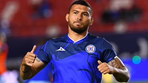 Juan Escobar 'lima asperezas' tras discusión con Anselmi en Cruz Azul: 'Unidos, más fuertes'
