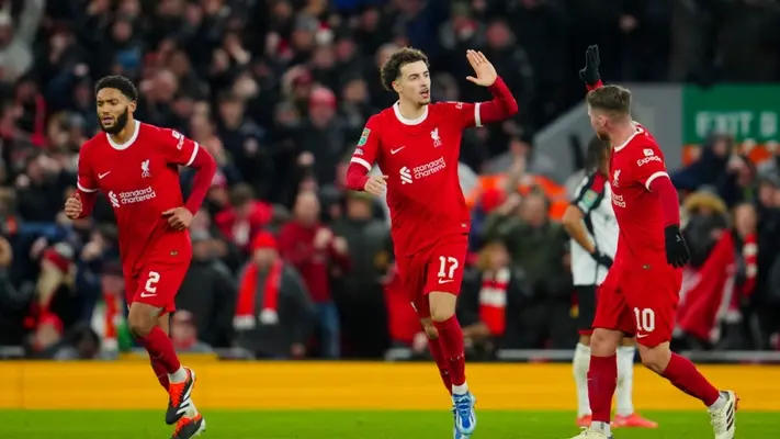 Liverpool remonta a Fulham en la Semifinal de Ida de la Carabao Cup; Raúl Jiménez fue titular