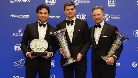 "Con un gran trabajo, no hay razón para no renovarlo": Horner sobre Checo en 2025