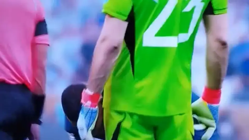 Se filtra comprometedor gesto de 'Dibu' Martínez con Mbappé en Qatar 2022 y se viraliza en redes