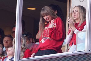 Comisionado de NFL elogia el romance entre Travis Kelce y Taylor Swift: 'Es fantástico'