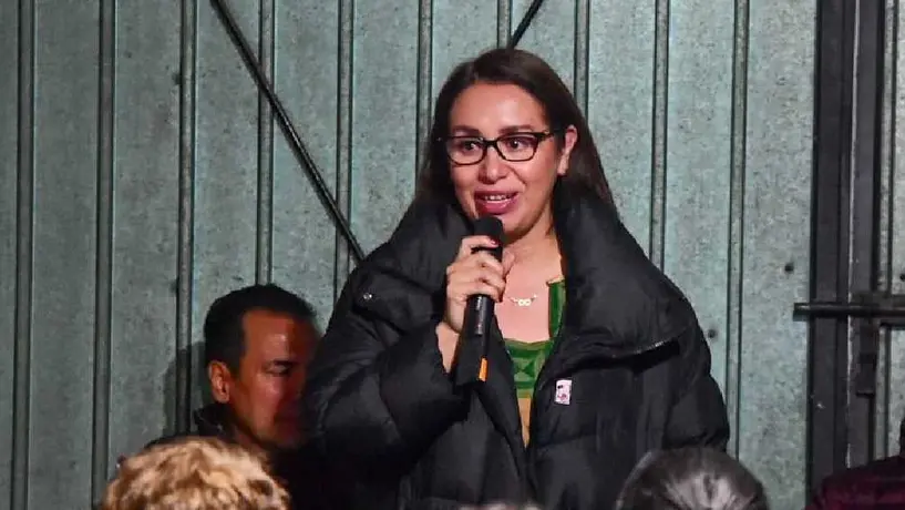 Exhiben video de Azucena Cisneros, aspirante a la presidencial municipal de Ecatepec, con presunto líder delictivo
