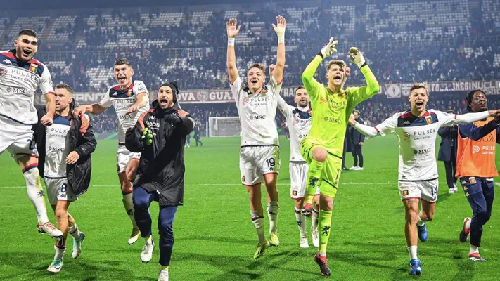 Genoa, con Johan Vásquez, venció al Salernitana de Guillermo Ochoa