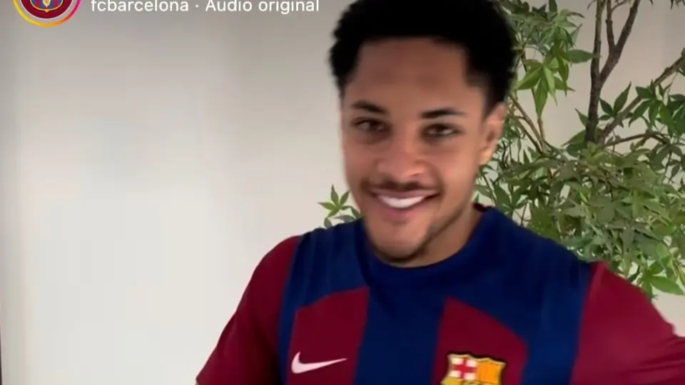 Barcelona hace oficial el fichaje de Vitor Roque
