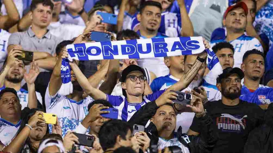 La afición de Honduras se burló en la victoria ante México y entonó el 'Cielito Lindo'