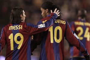 ¡Momento nostálgico! Messi manda mensaje a Ronaldinho y recuerda momentos en Barcelona