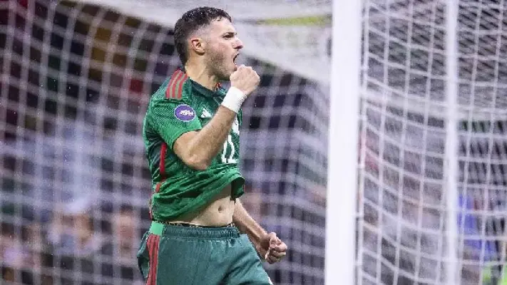 Santiago Giménez considera que ha quedado a deber en la Selección Mexicana