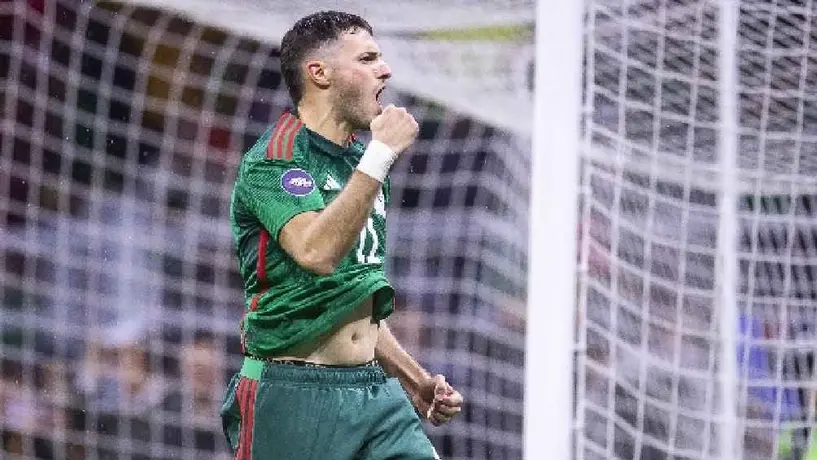Santiago Giménez considera que ha quedado a deber en la Selección Mexicana