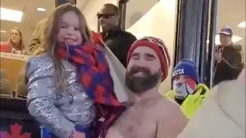 Jason Kelce cumple sueño de una niña y la ayuda a conocer a Taylor Swift