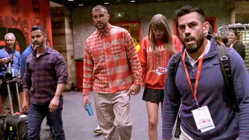 ¡It's a love story! Se hacen públicas nuevas fotos de un beso entre Taylor Swift y Travis Kelce