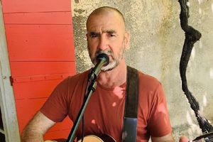 Eric Cantona: Especialistas critican al exfutbolista en su faceta como cantante