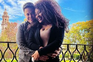 M’Balia busca embarazarse de su esposo trans y recibe críticas