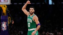 De la mano de Tatum y Porzingis, Celtics vencen a Lakers por primera vez en Navidad