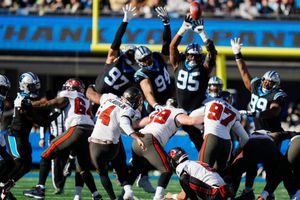 Buccaneers se cuela a Playoffs con tres goles de campo de McLaughlin