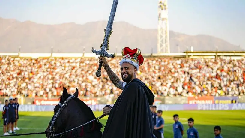 ¡A lo grande! Colo Colo recibe a Arturo Vidal con una presentación 'Majestuosa'