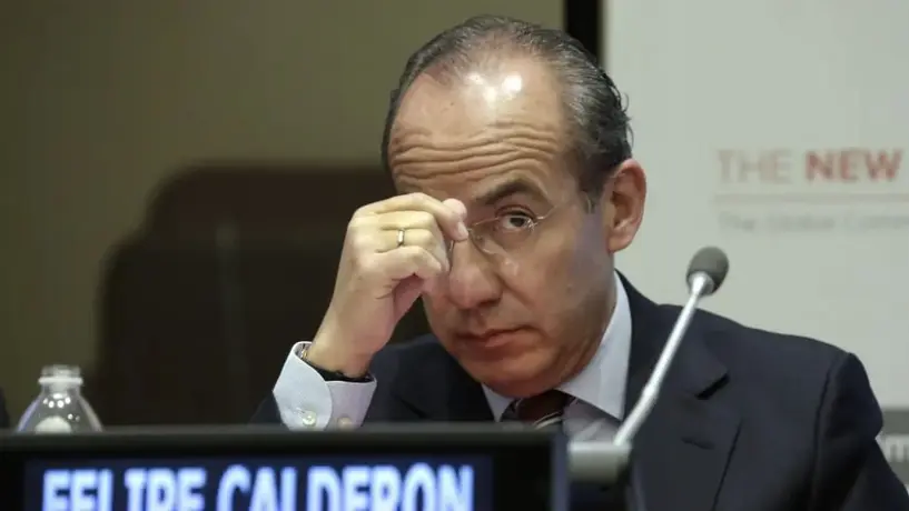Felipe Calderón 'visita' La Polar y desata locura en internet