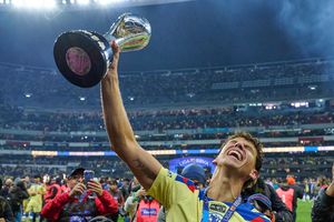 Igor Lichnovsky se tatúa la '14' tras salir campeón con América
