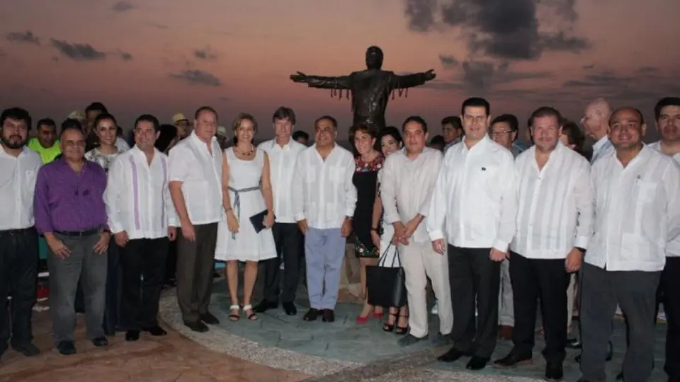 Estatua de Juan Gabriel en Acapulco está desaparecida