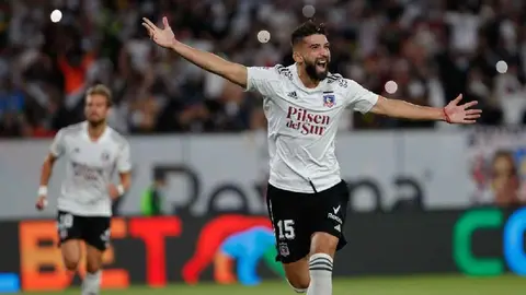 ¡Escándalo! Jugadores de Colo Colo son acusados de recibir licencias de conducir fraudulentas