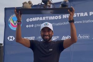 Crisanto Grajales conquista nuevamente el Triatlón de Xel-Há