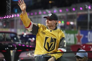 Valtteri Bottas, al natural: calendario 'picante' del piloto ha recaudado más de 150 mil dólares