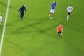 Aficionado del Port Vale persiguió a un árbitro luego de un penal en contra de su equipo