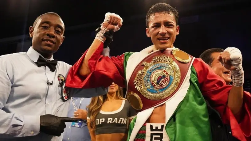 Rafael Espinoza, campeón peso pluma de OMB: "Espero defender mi título en 2024"