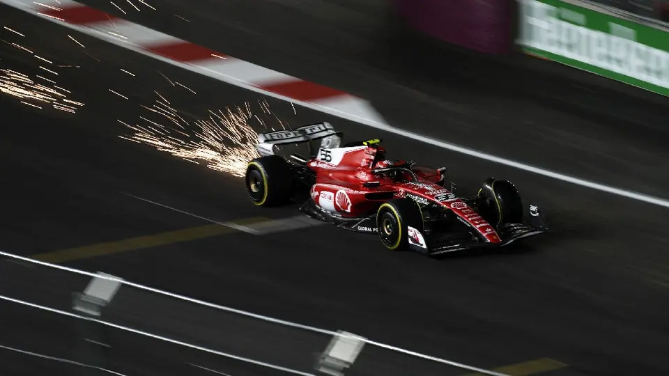 'Estoy decepcionado y no me verán feliz todo el fin de semana': Carlos Sainz, tras ser castigado por la F1
